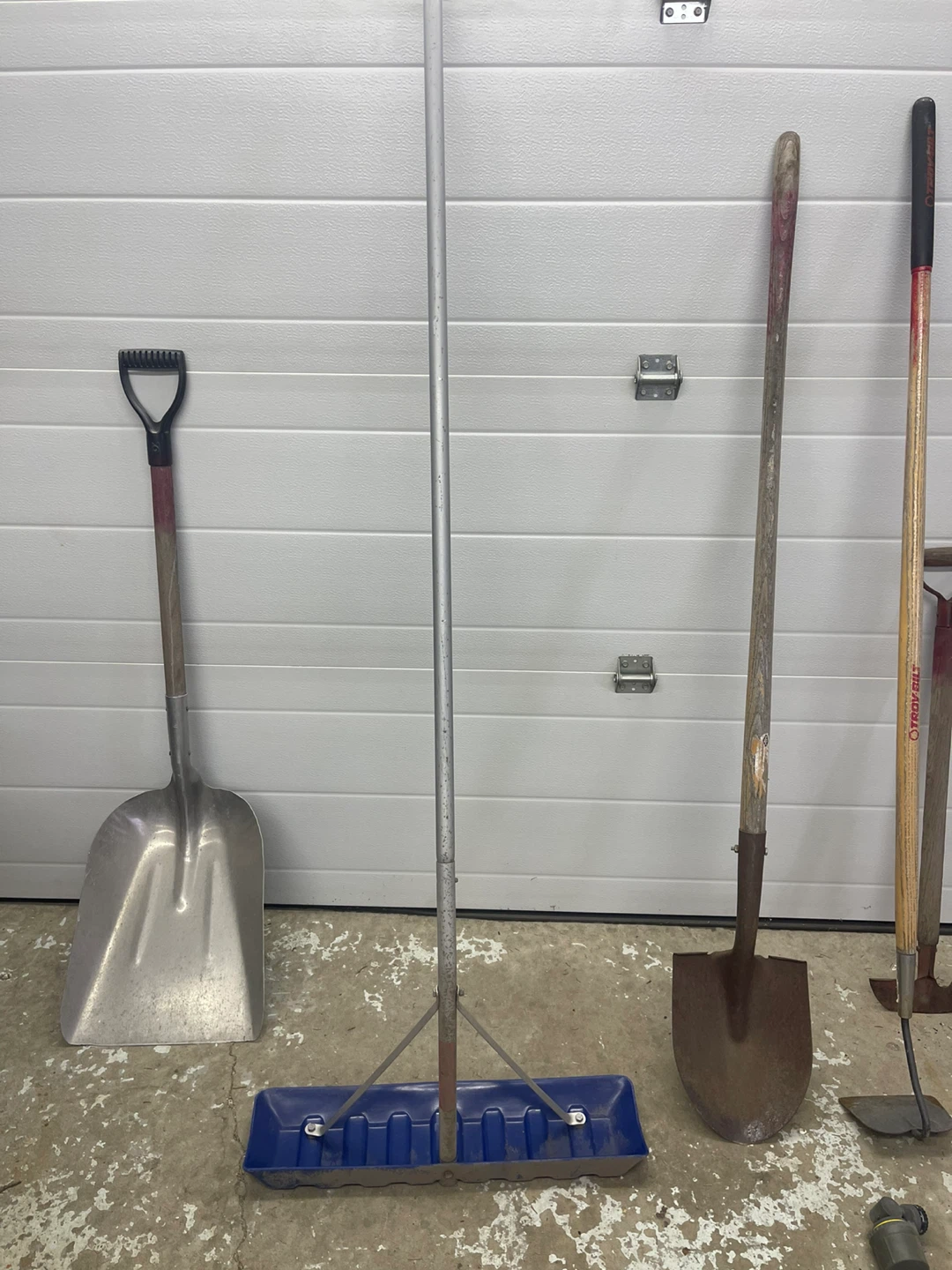 Various Garden Tools - Shovels, Hoes, Cultivators - photo 2