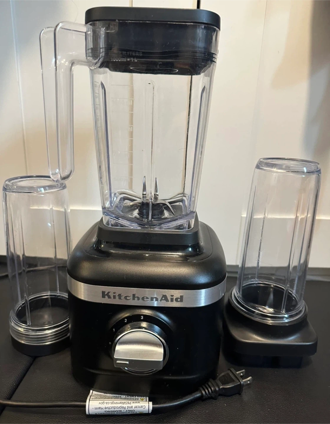 Like New - KitchenAid K400 blender+2 extra free blending jars