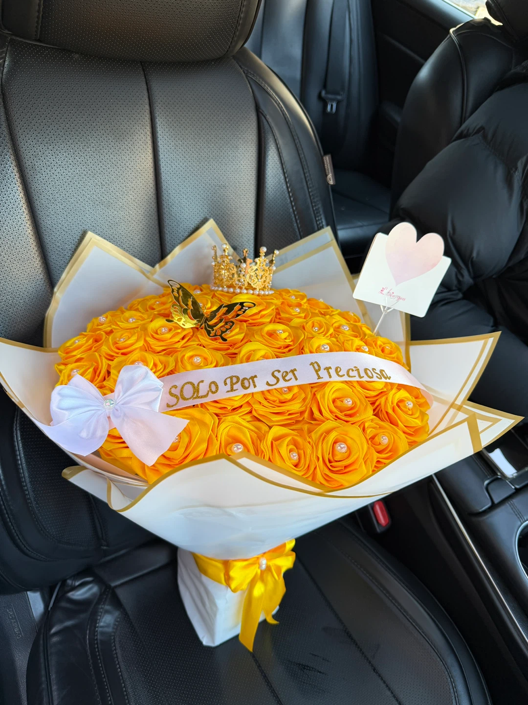 Se venden arreglos de rosas eternas y más