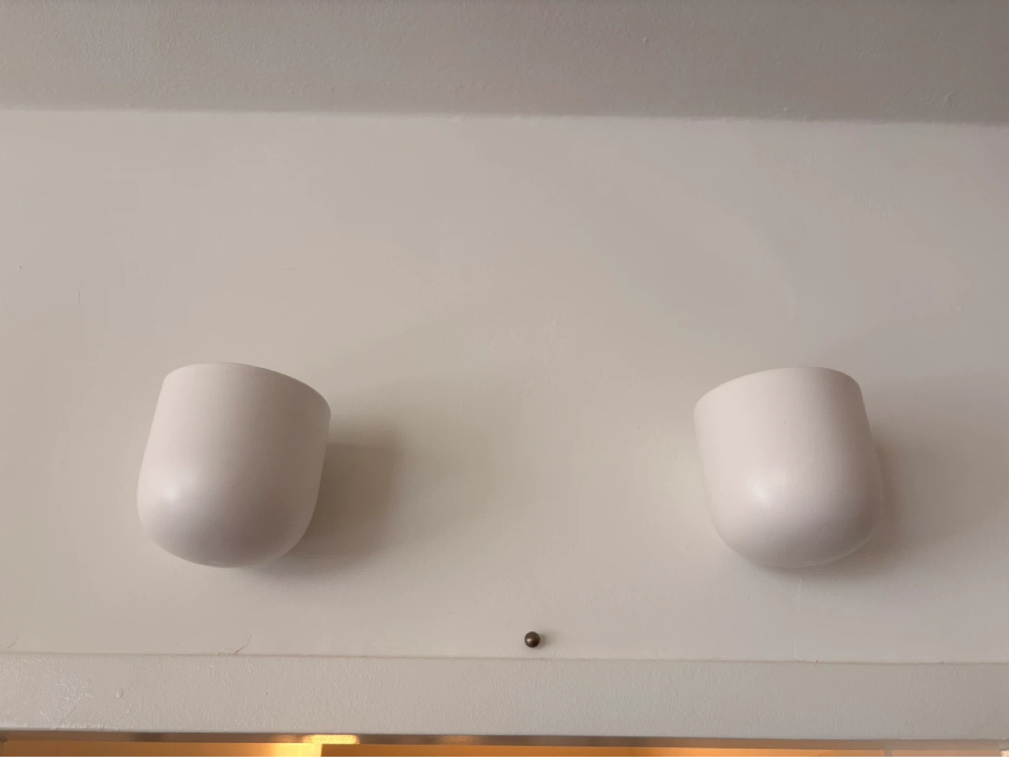 White Ceramic Wall Mounted planter - photo 2
