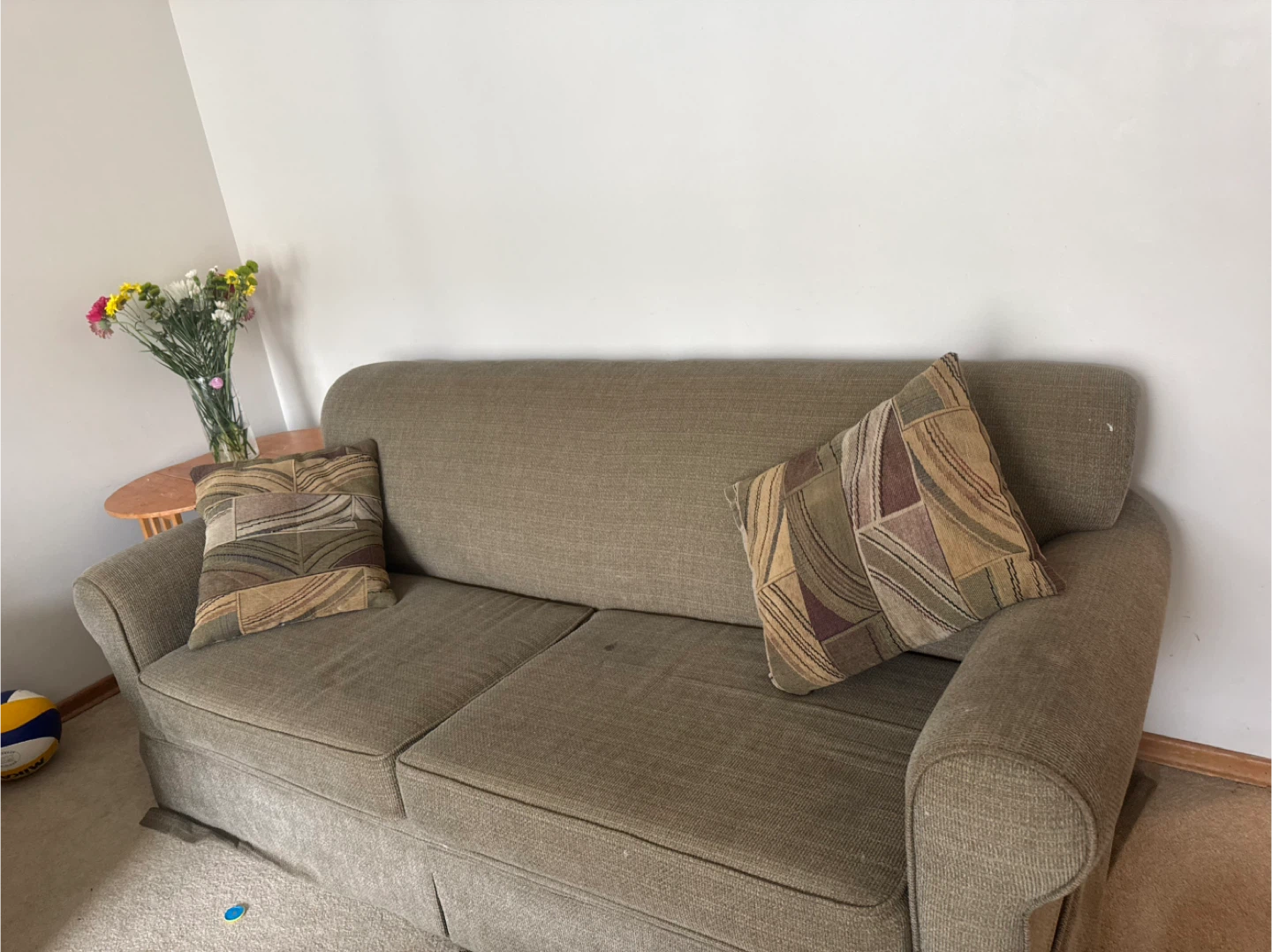2-Seater Sofa with Pillows