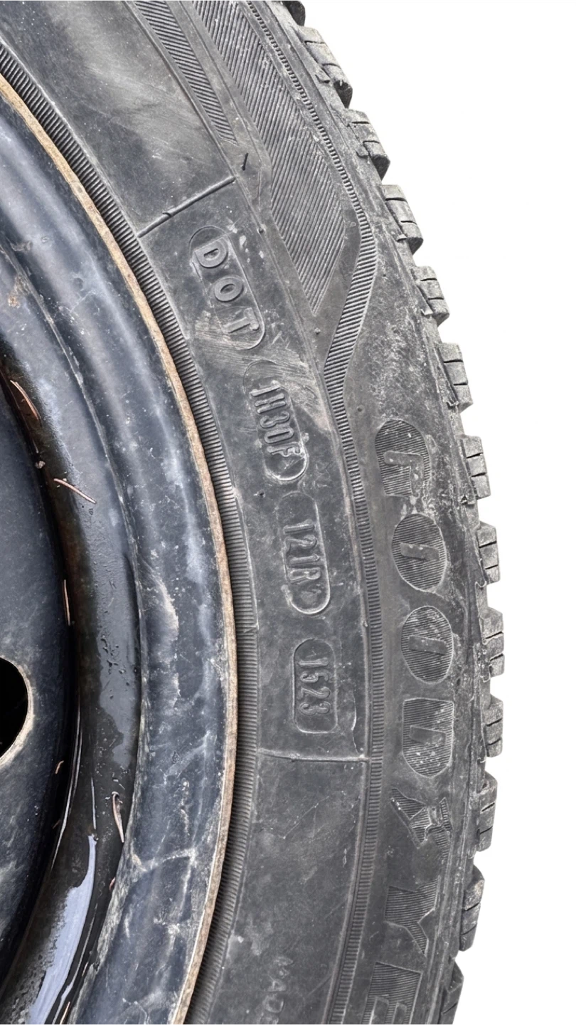 Set of 4 Winter Tires on Rims - photo 4