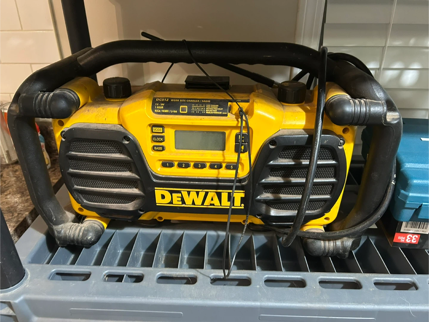 DEWALT DC012 Work Site Charger/Radio