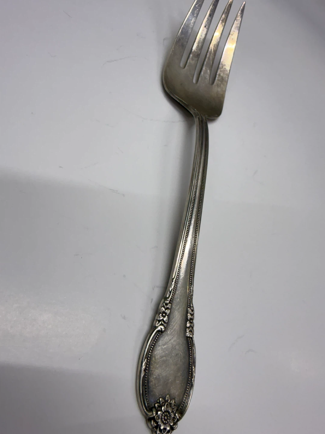 1847 Rogers Bros Remembrance Serving Fork Silverplate - photo 4
