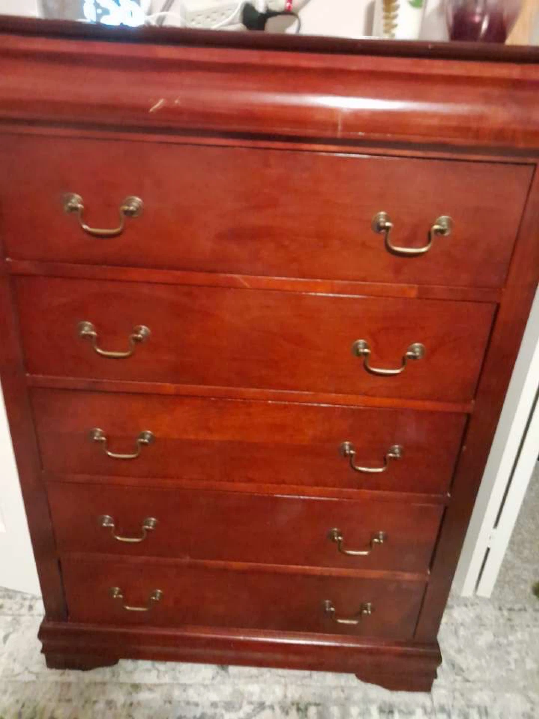 Good condition room bed with 5 more pieces