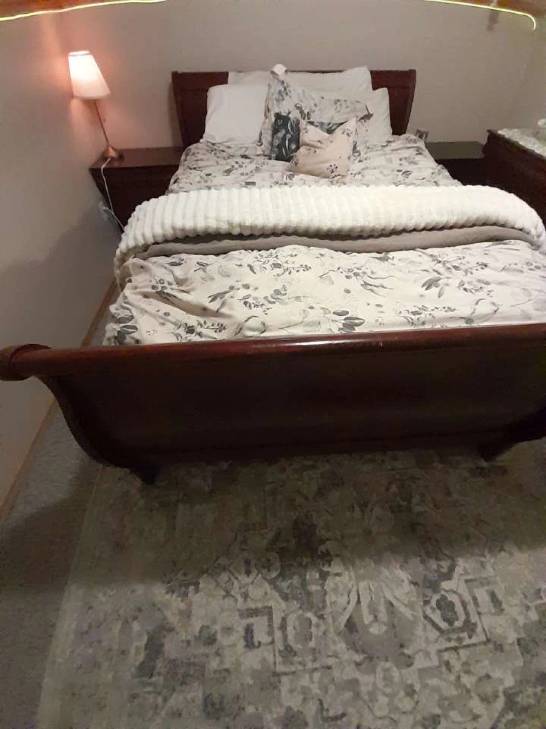 Good condition room bed with 5 more pieces - photo 4