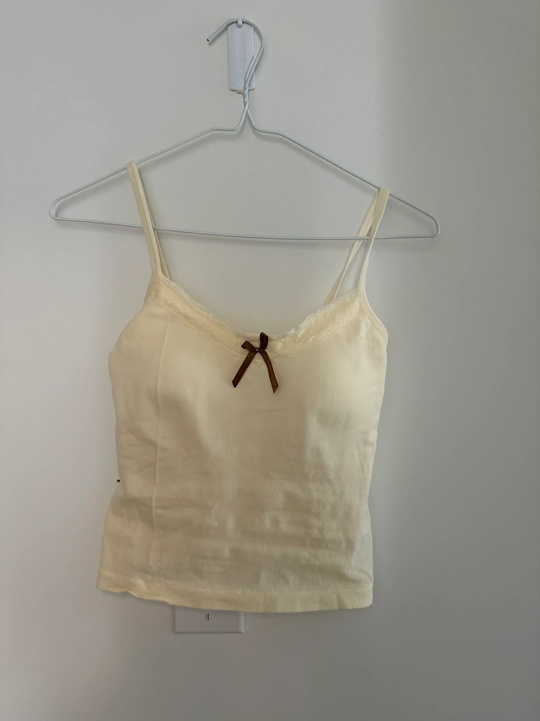 Light yellow and grey padded tank tops - photo 2