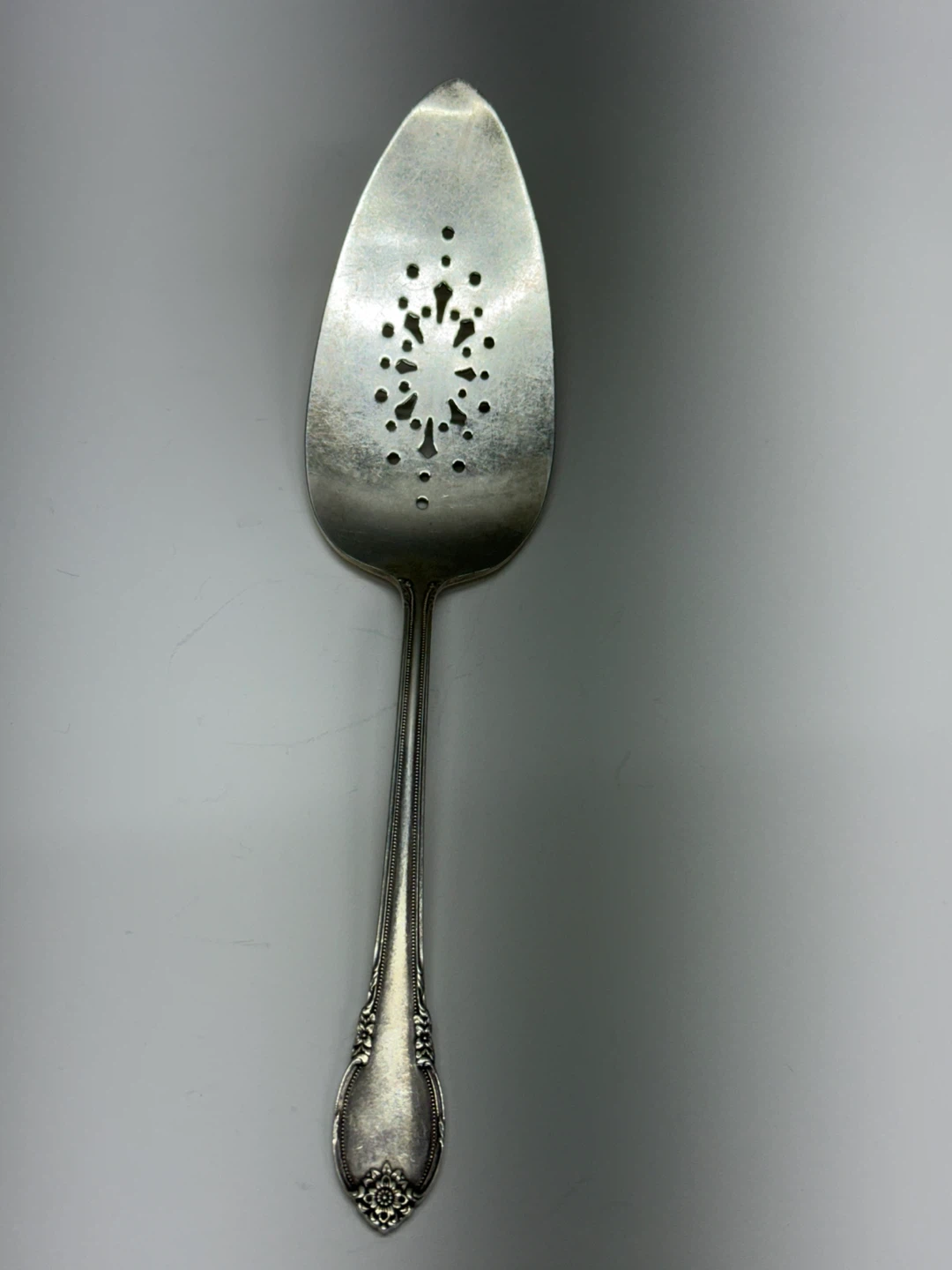 1847 Rogers Bros. Remembrance Silver Plated Pie Server