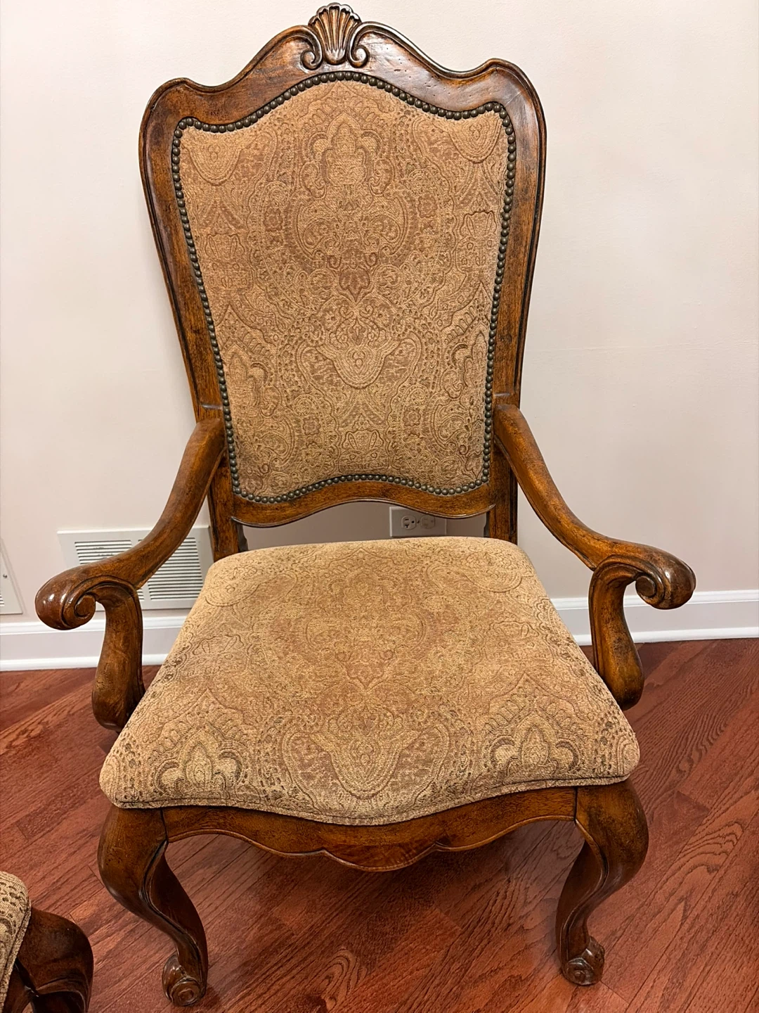 Ornate Wooden Dining Chairs 🥕