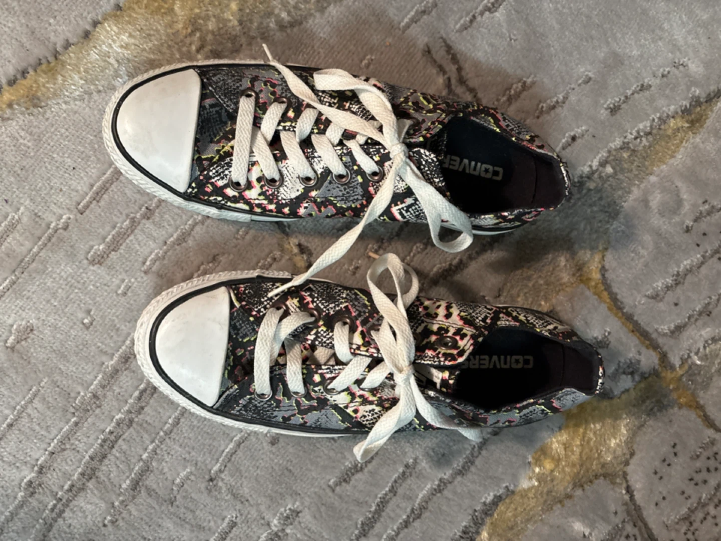 🥕Converse Running Shoes Sz 8