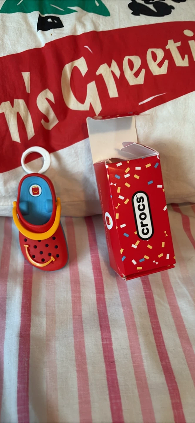 Crocs Jibbitz Keychain - Red Shoe with Smile