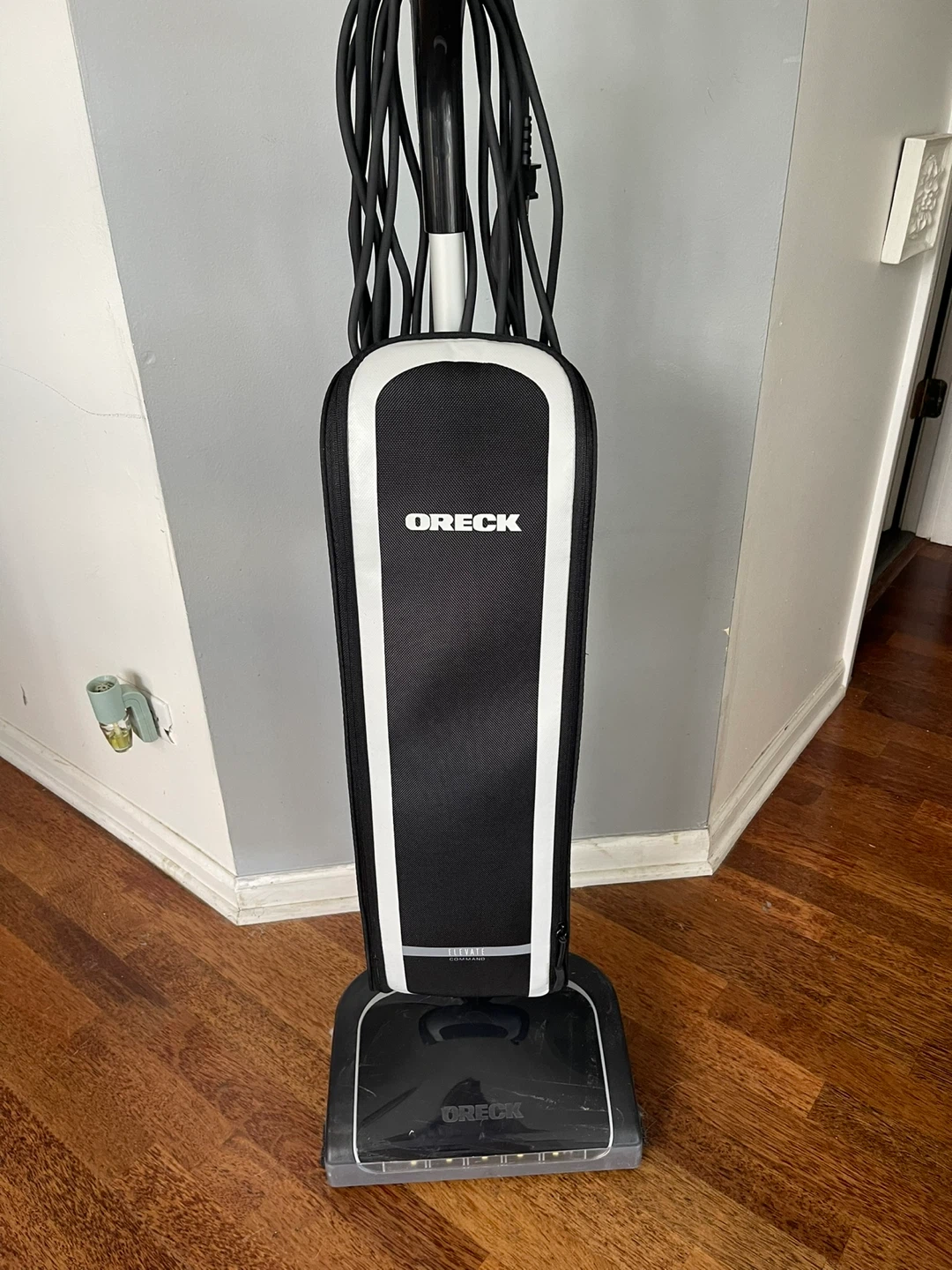 Oreck Upright Vacuum Cleaner - photo 2