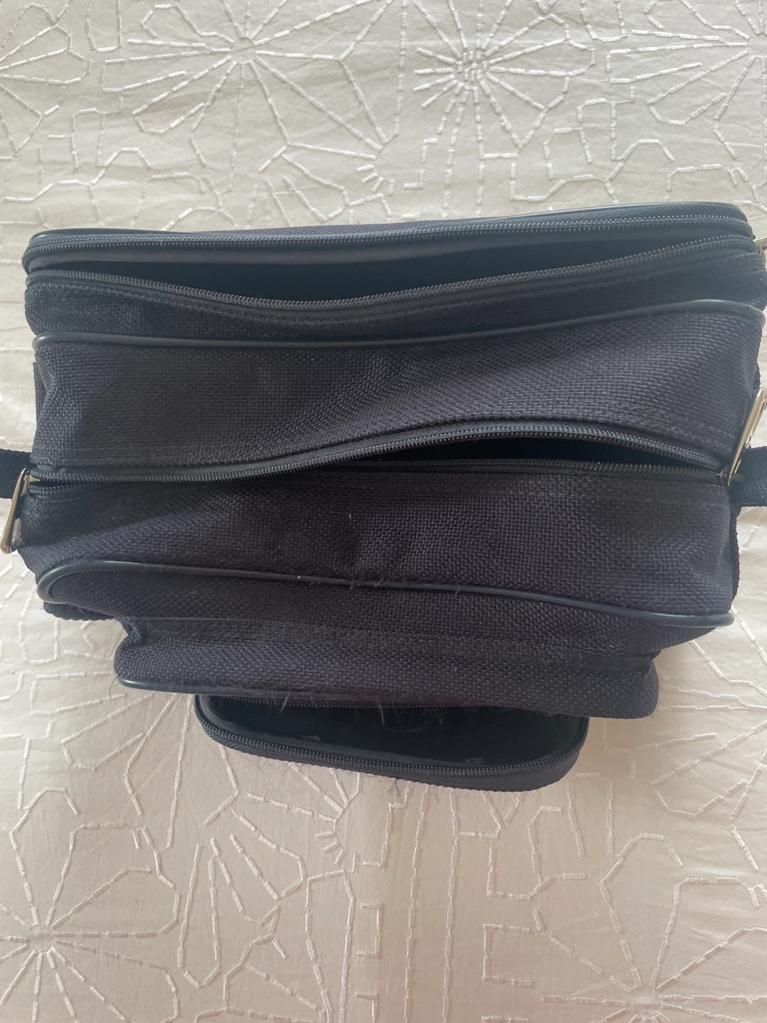 American Tourister black travel pouch - photo 2