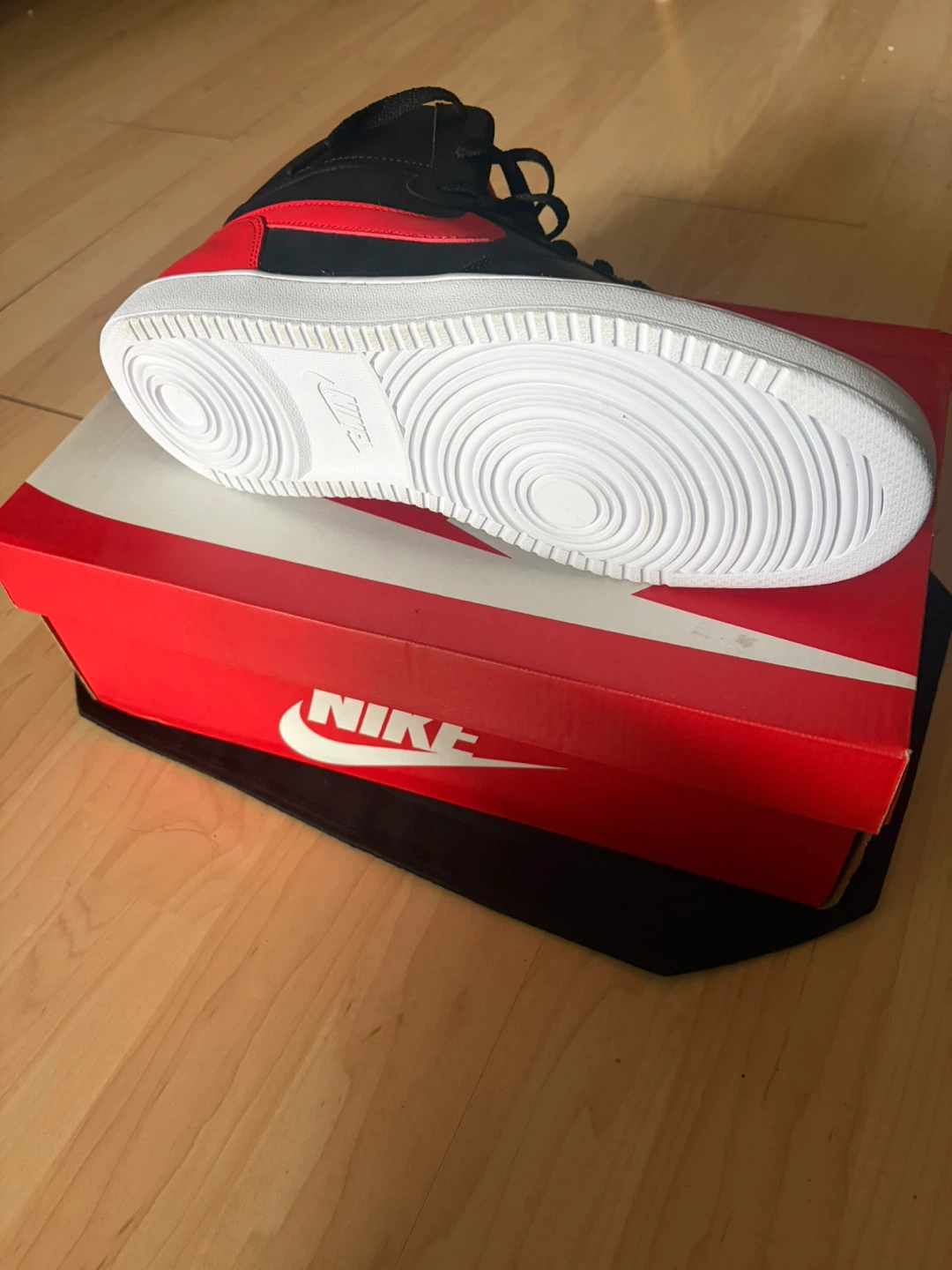 Red Nike Mid-Tops 11.5 - photo 2