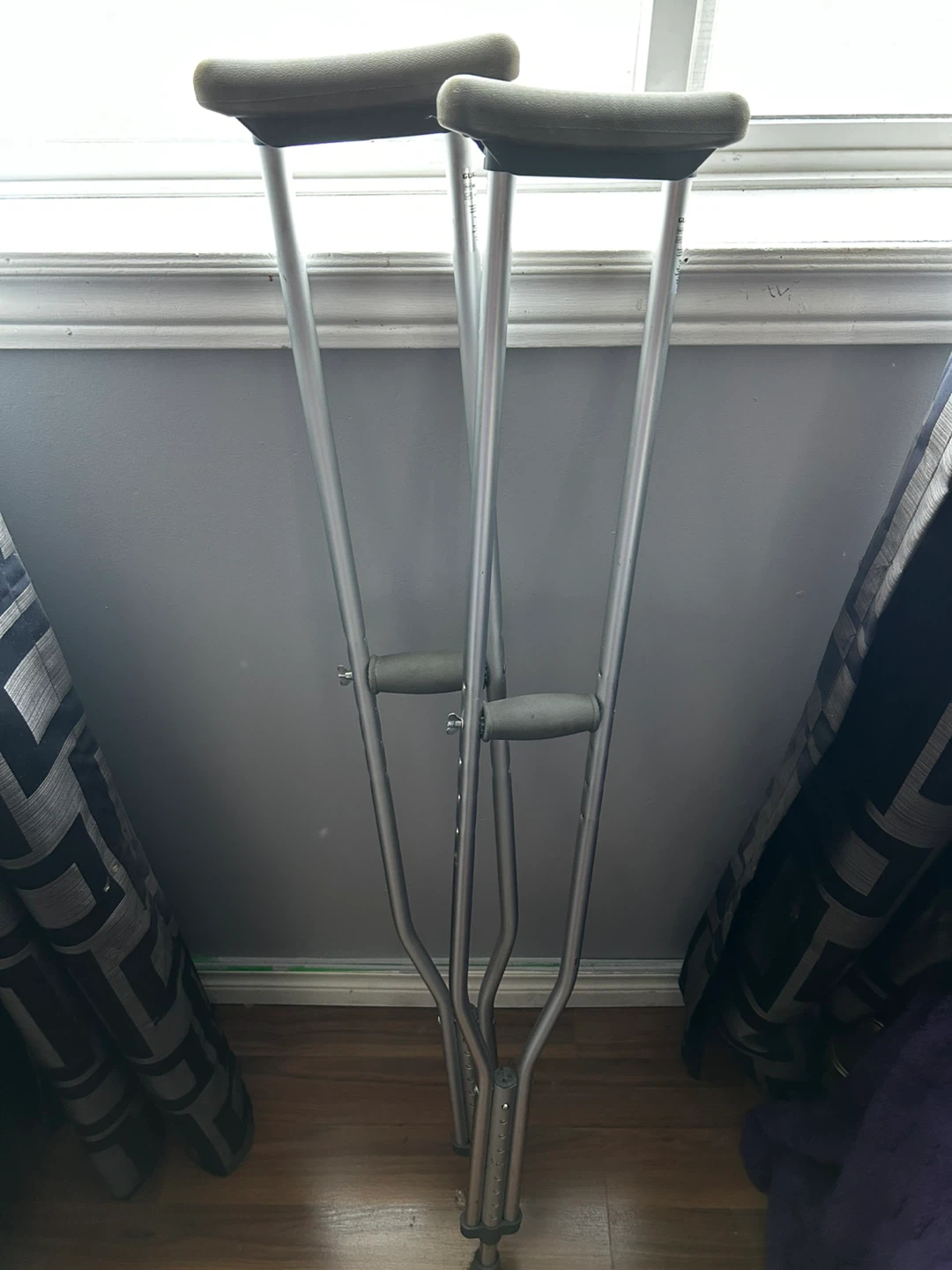 Adult Aluminum Crutches