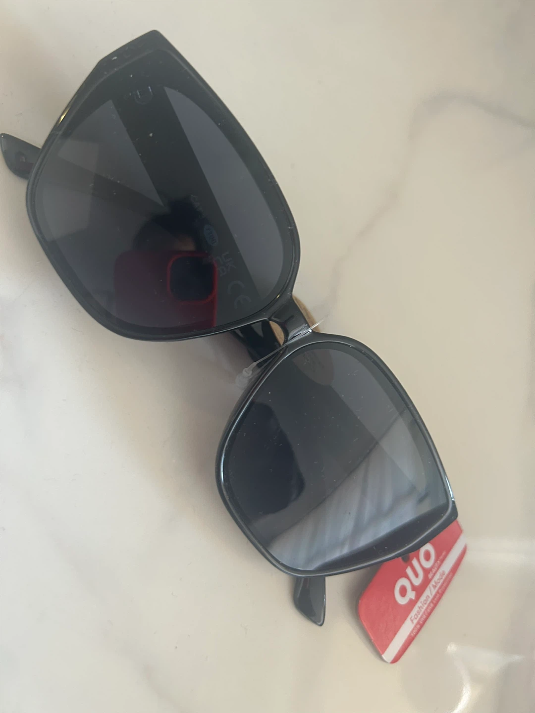 QUO Fashion/Mode Sunglasses - Black