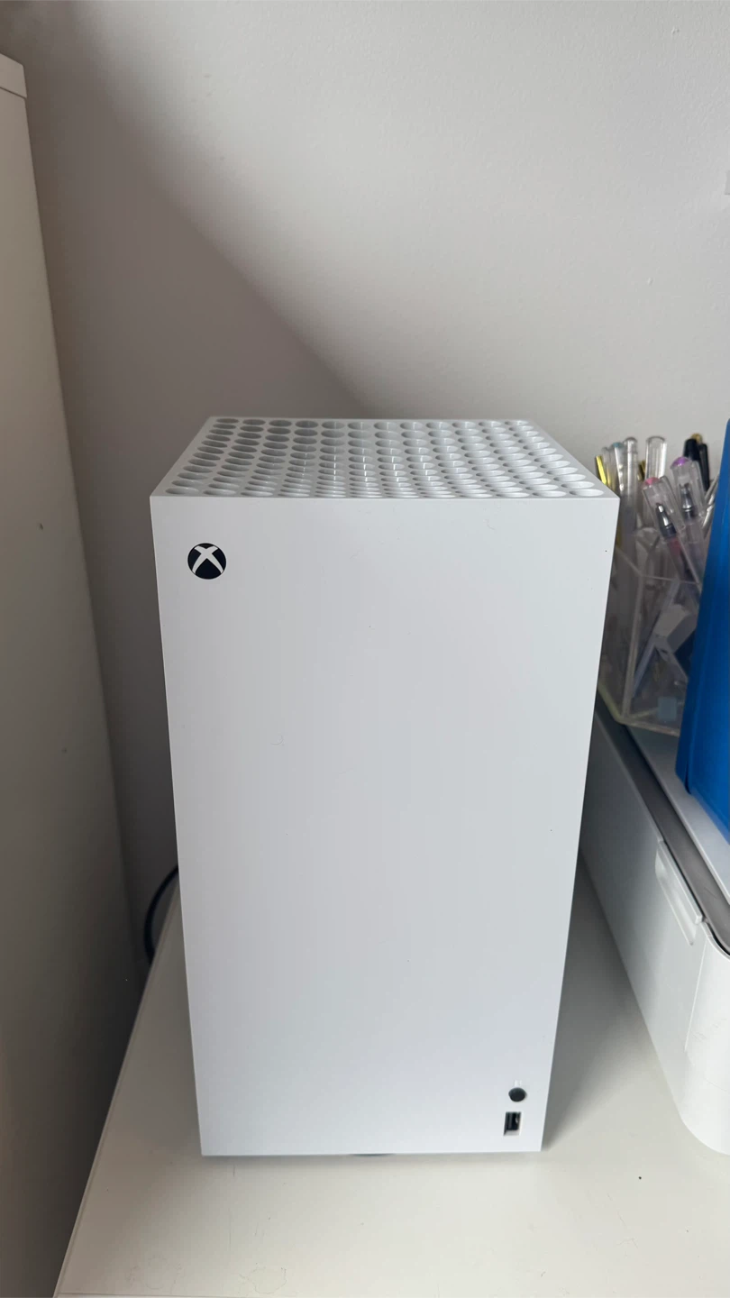 Xbox Series X Digital Edition + rechargeable batteries! - photo 2