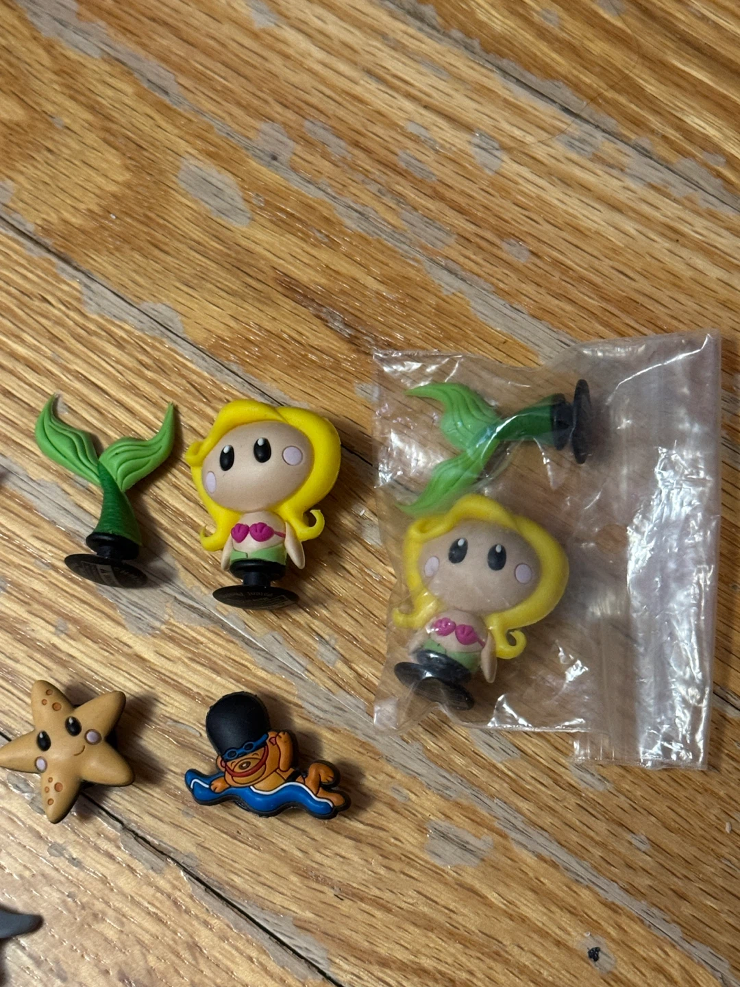 Assorted Jibbitz charms - photo 2