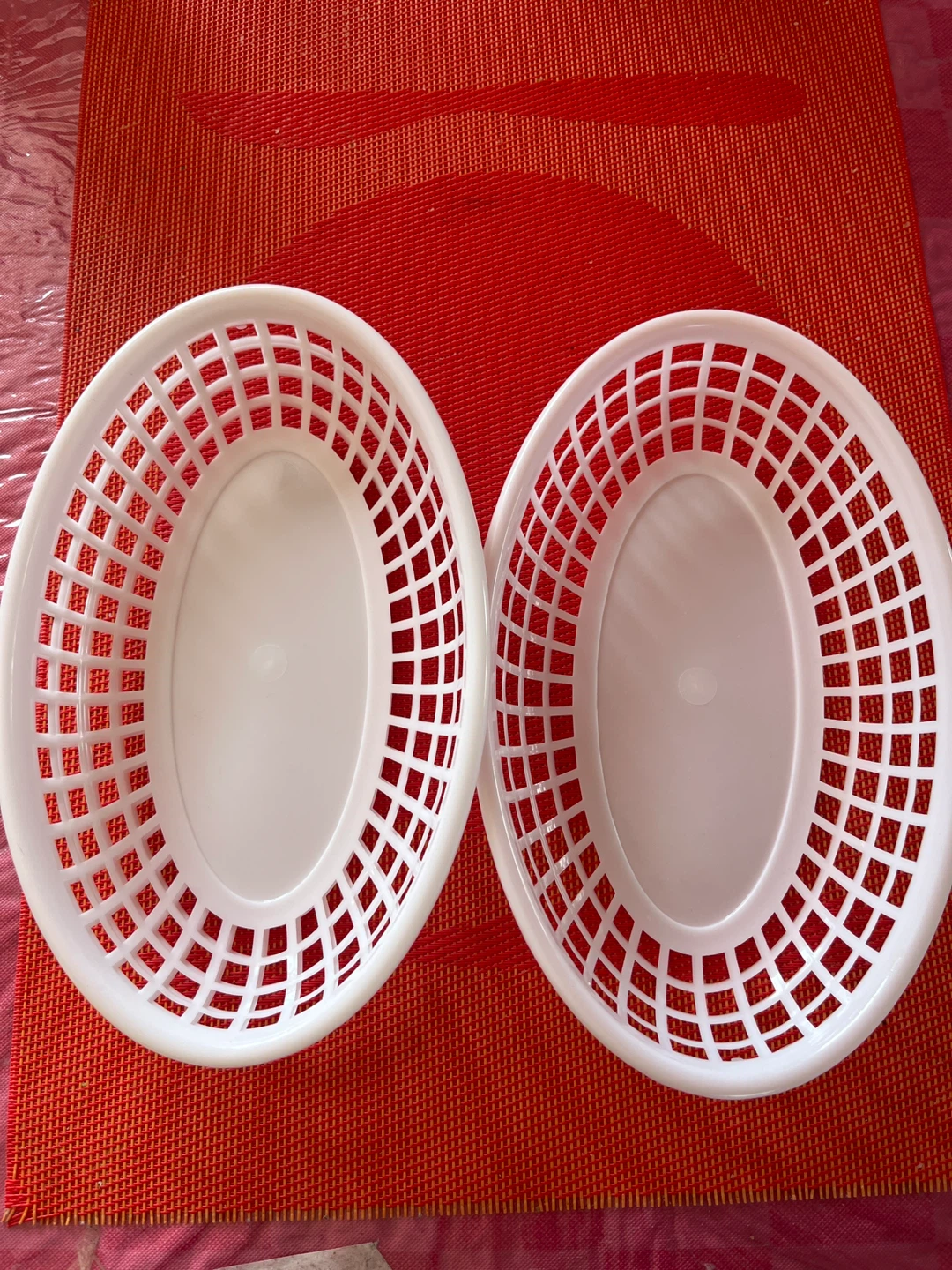 Set of 2 White Plastic Fast Food Baskets🥕