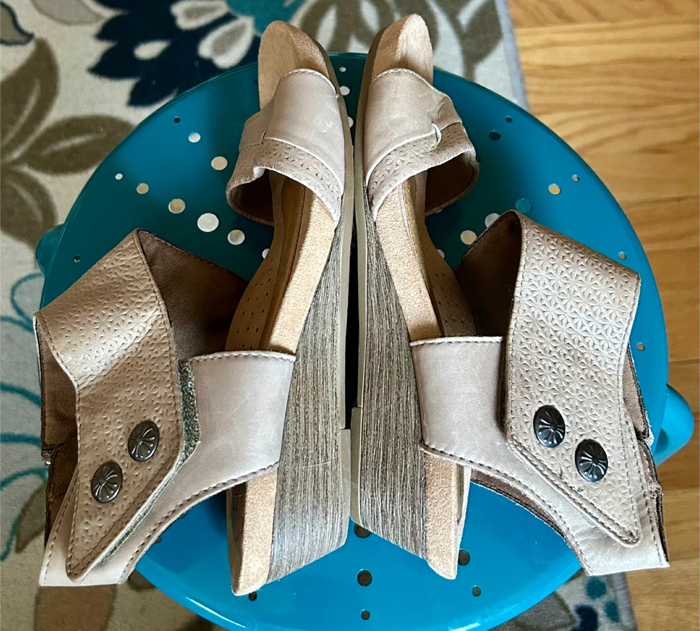 Beige Wedge Sandals - photo 4