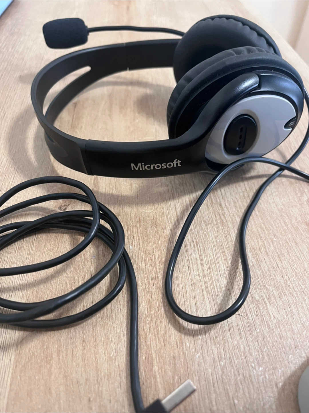 Microsoft Stereo Headset with Inline Mic and Volume Control - photo 2
