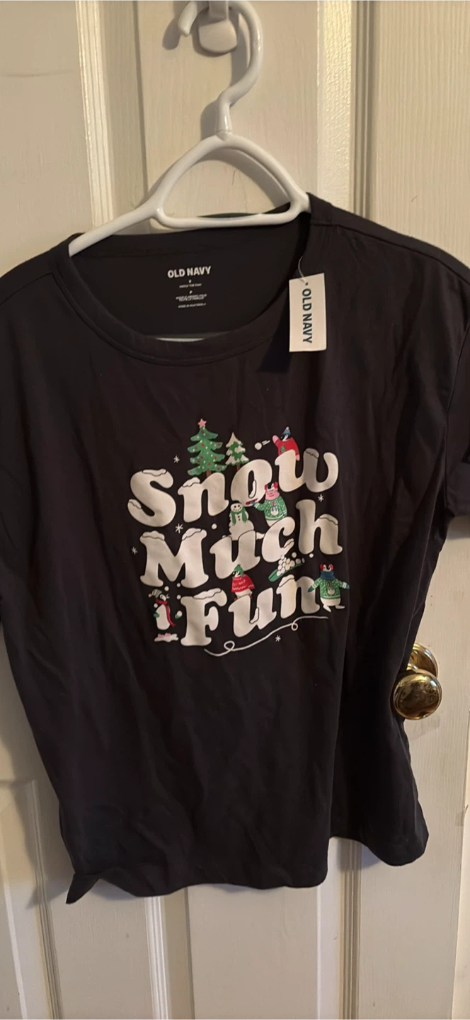 Old Navy "Snow Much Fun" Graphic T-Shirt size small tags on