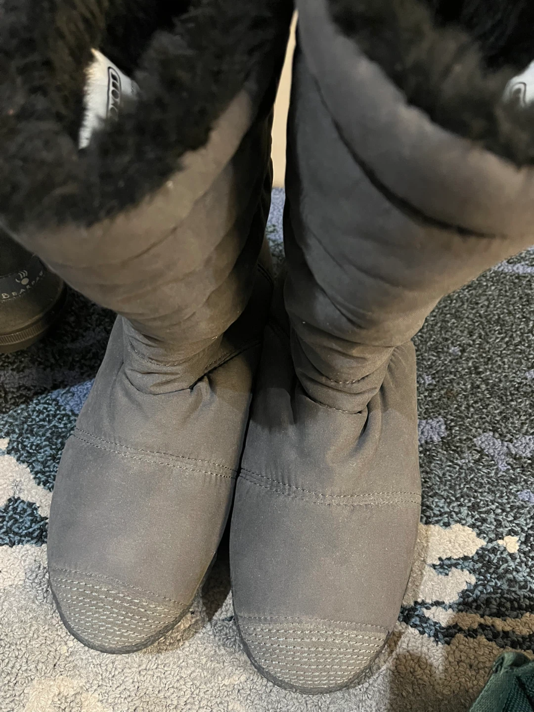 COCOMOS Black Winter Boots - Size 8