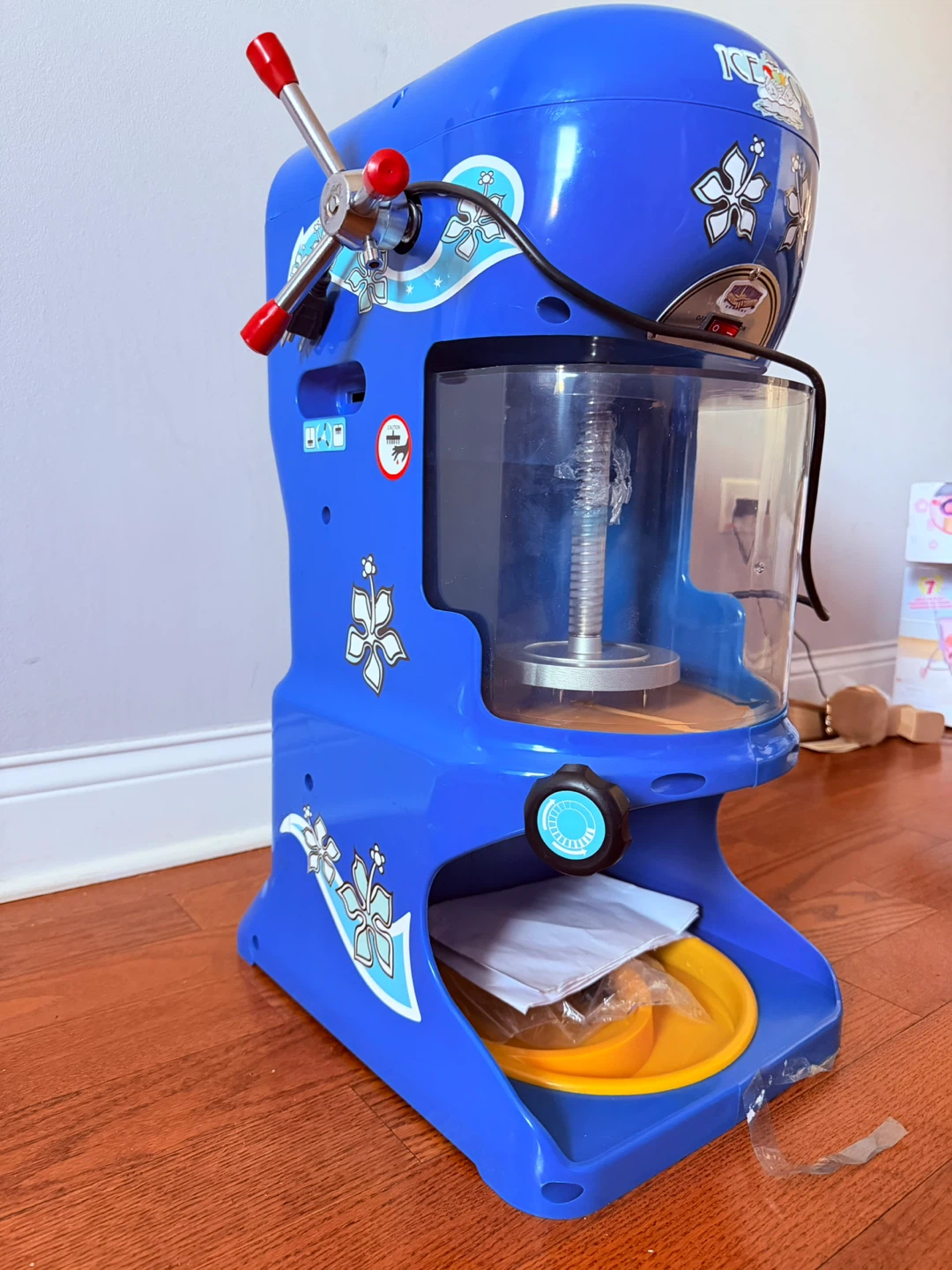 Great Northern Popcorn Company Ice Cub Shaved Ice Machine