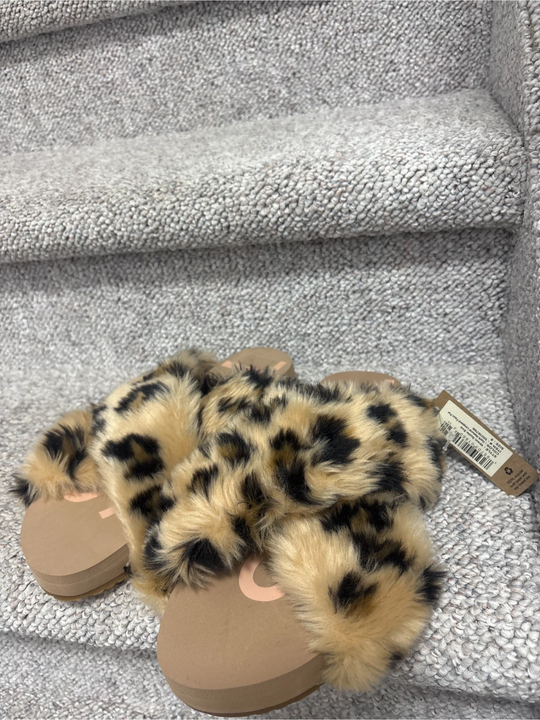 Women's Leopard Print Faux Fur Slippers - Size Medium
