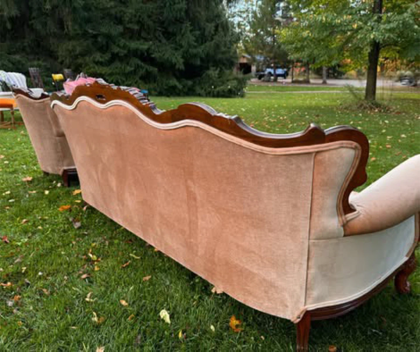 Victorian Cream Tufted Sofa and Chair Set - photo 5
