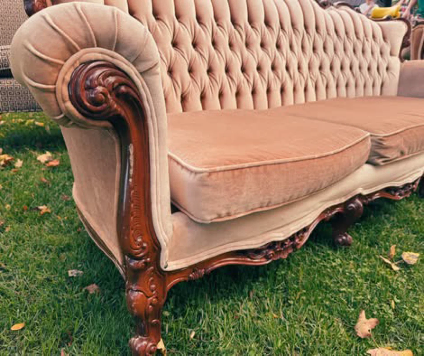 Victorian Cream Tufted Sofa and Chair Set - photo 2