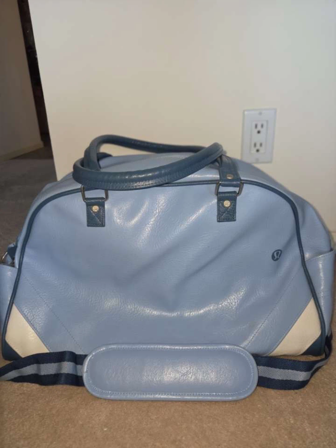 Lululemon Athletica Duffle Bag - photo 2