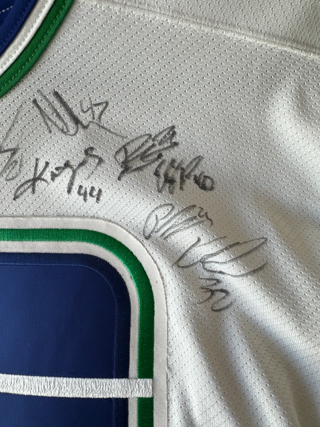 Autographed Vancouver Canucks Hockey Jersey - photo 4