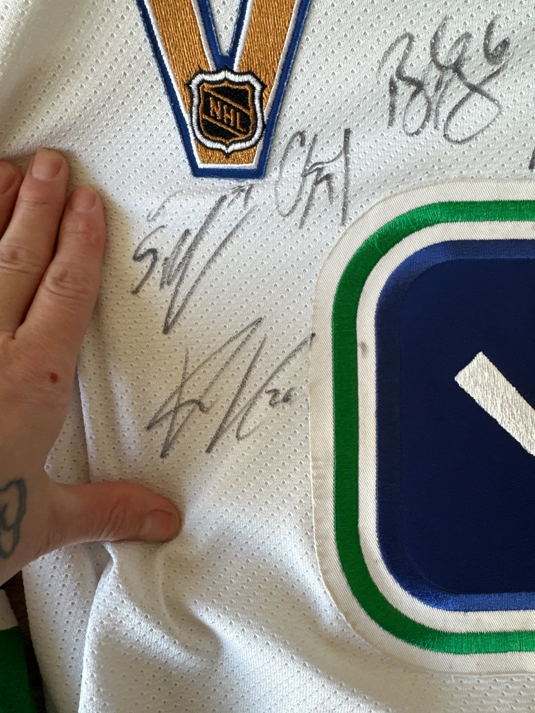 Autographed Vancouver Canucks Hockey Jersey - photo 2