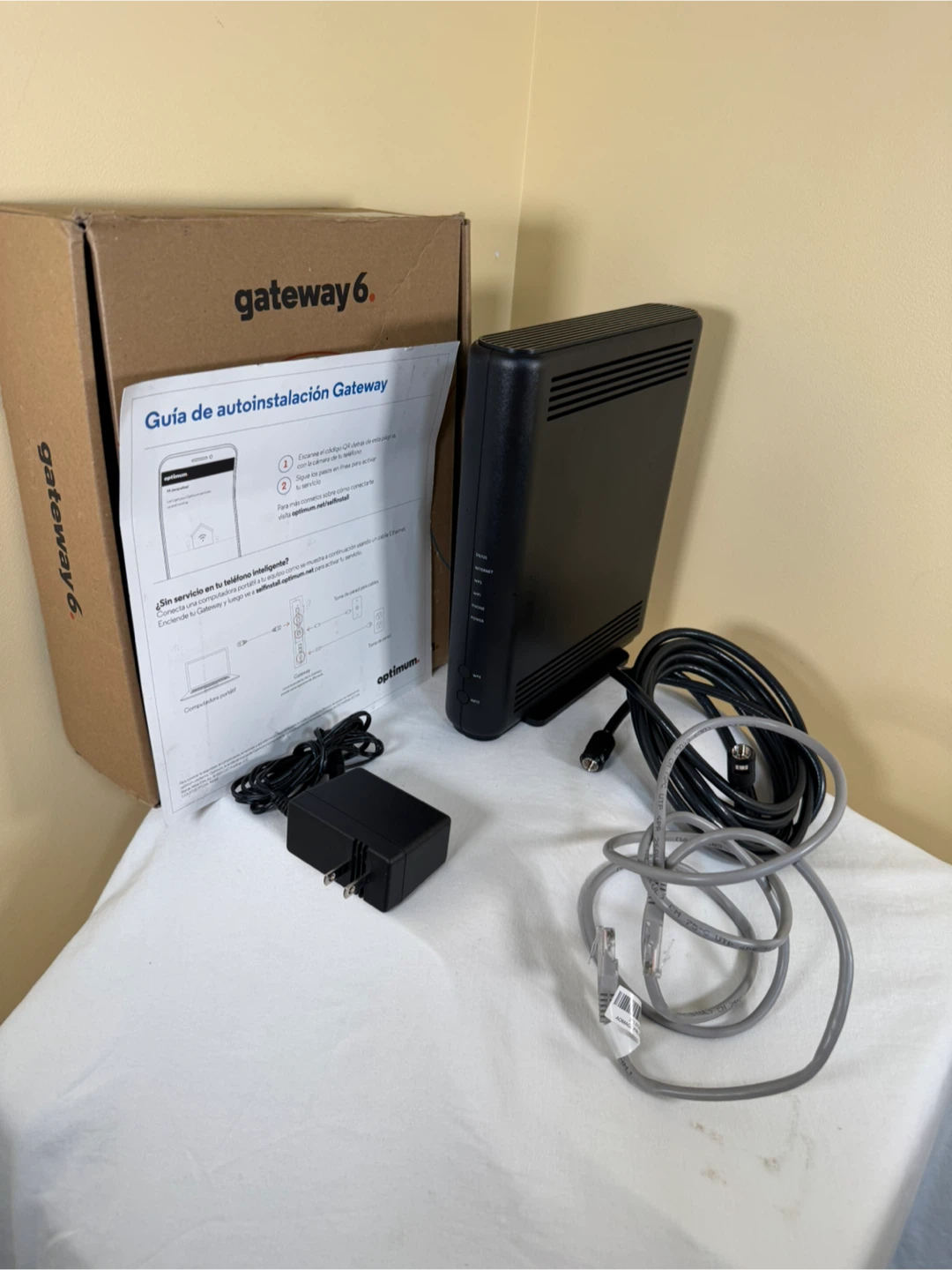 Optimum Gateway 6 Router and Accessories