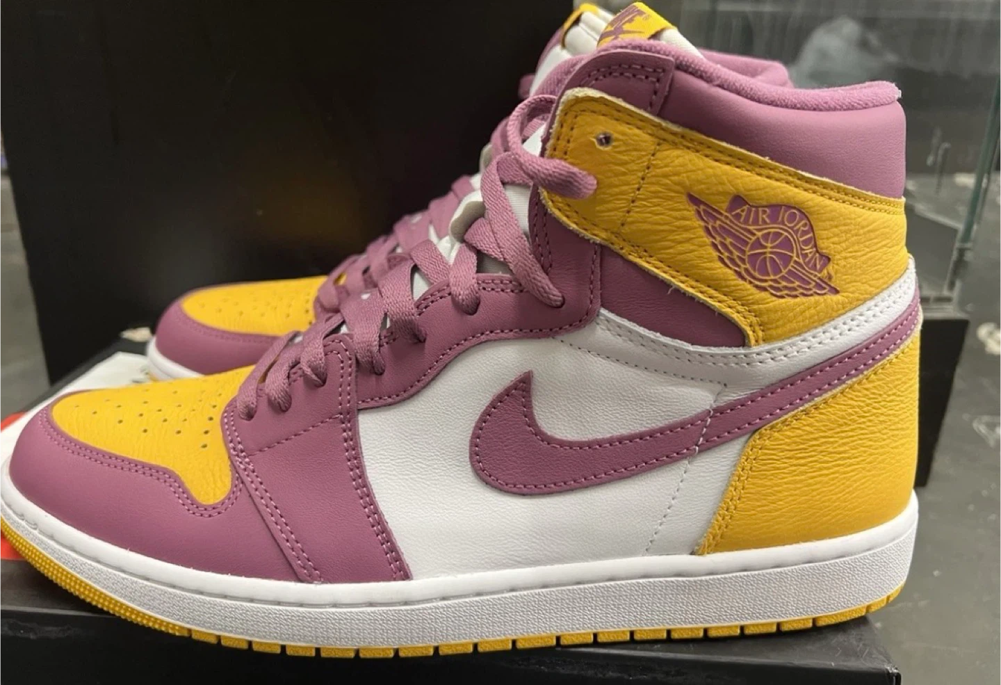 Air Jordan 1 High OG "Washed Pink" Shoes - photo 4