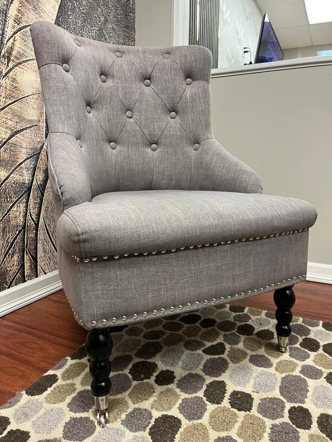 2 Grey Tufted Accent Chairs - photo 2