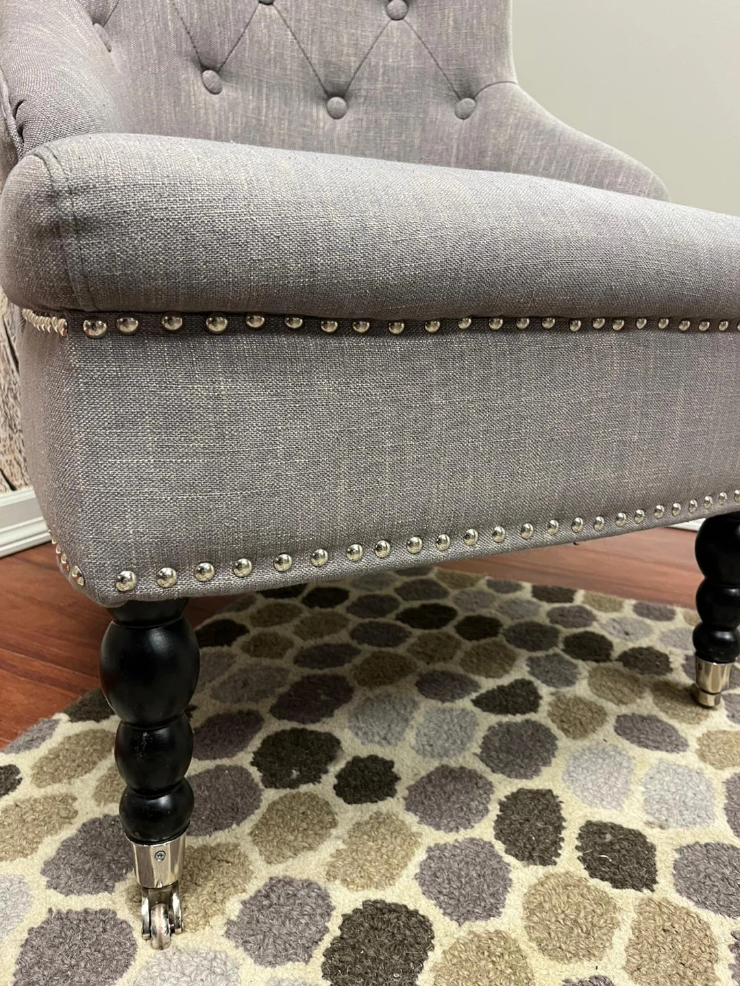 2 Grey Tufted Accent Chairs - photo 3