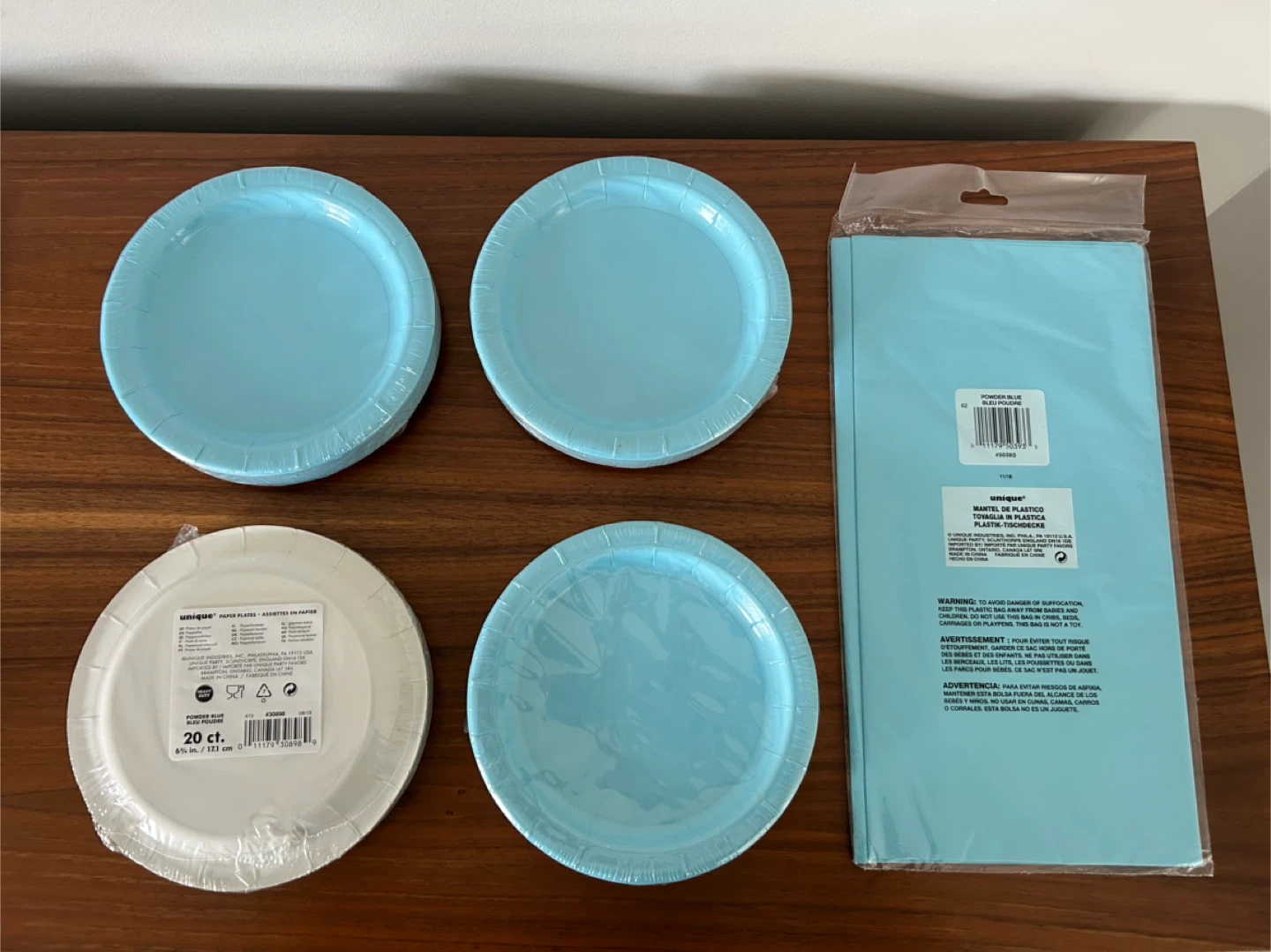Party Bundle – Plates + Tablecloth (Brand New) - photo 2