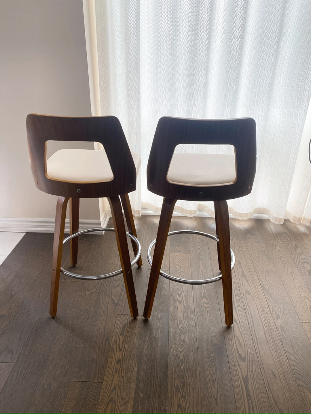 Set of 2 Swivel Bar Stools - Wood and White Faux Leather - photo 2