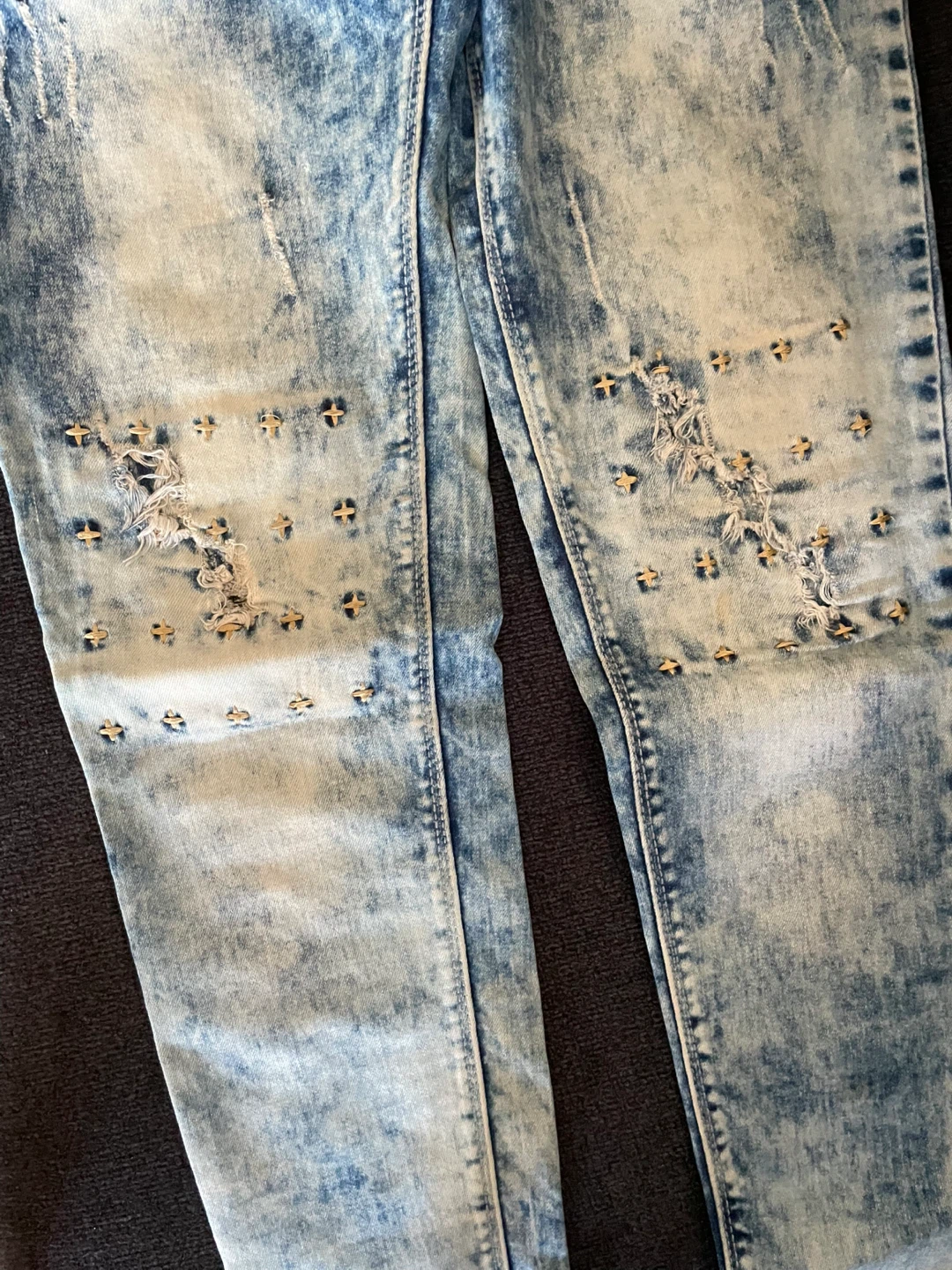 Distressed Studded Blue Wash Jeans - photo 4
