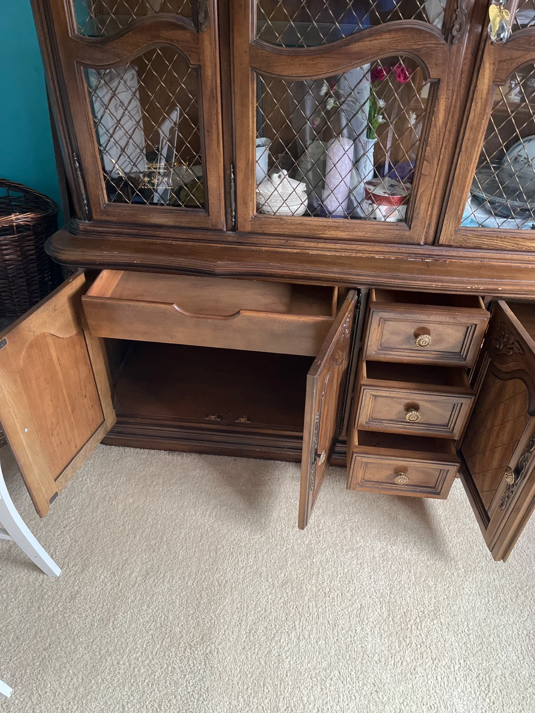 China cabinet - photo 3