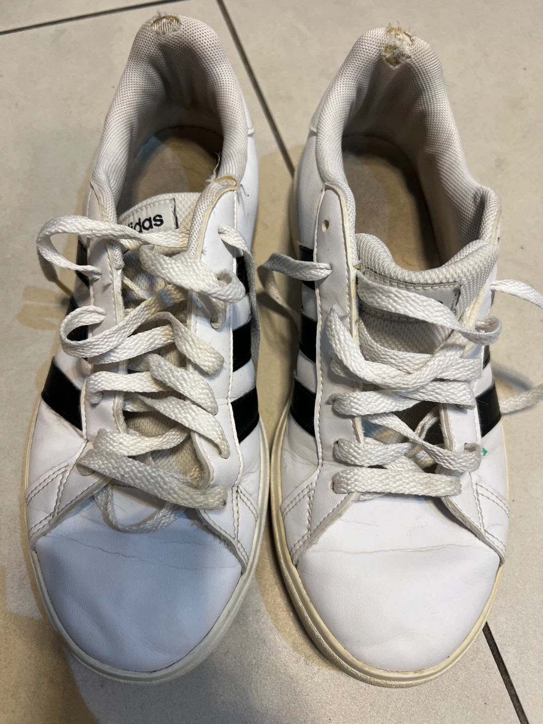 Adidas Sneakers White/Black Size 6.5 UK🥕
