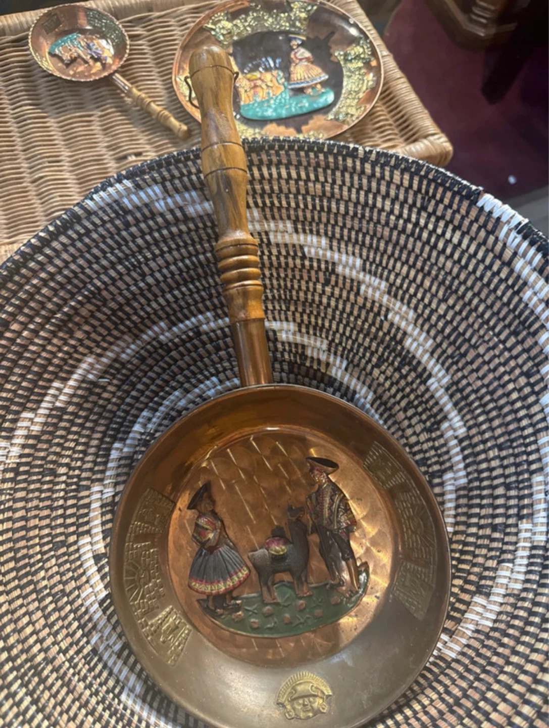 Copper decorative plate with wooden handle and scoop - photo 2