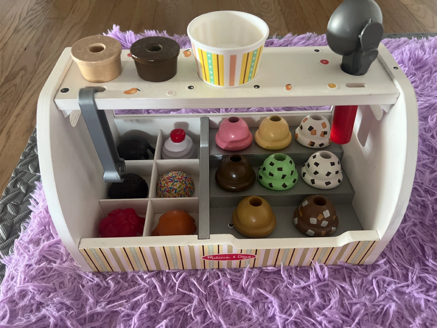 Melissa & Doug Wooden Ice Cream Counter Playset
