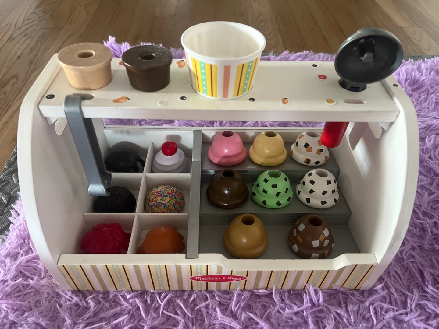 Melissa & Doug Wooden Ice Cream Counter Playset - photo 2