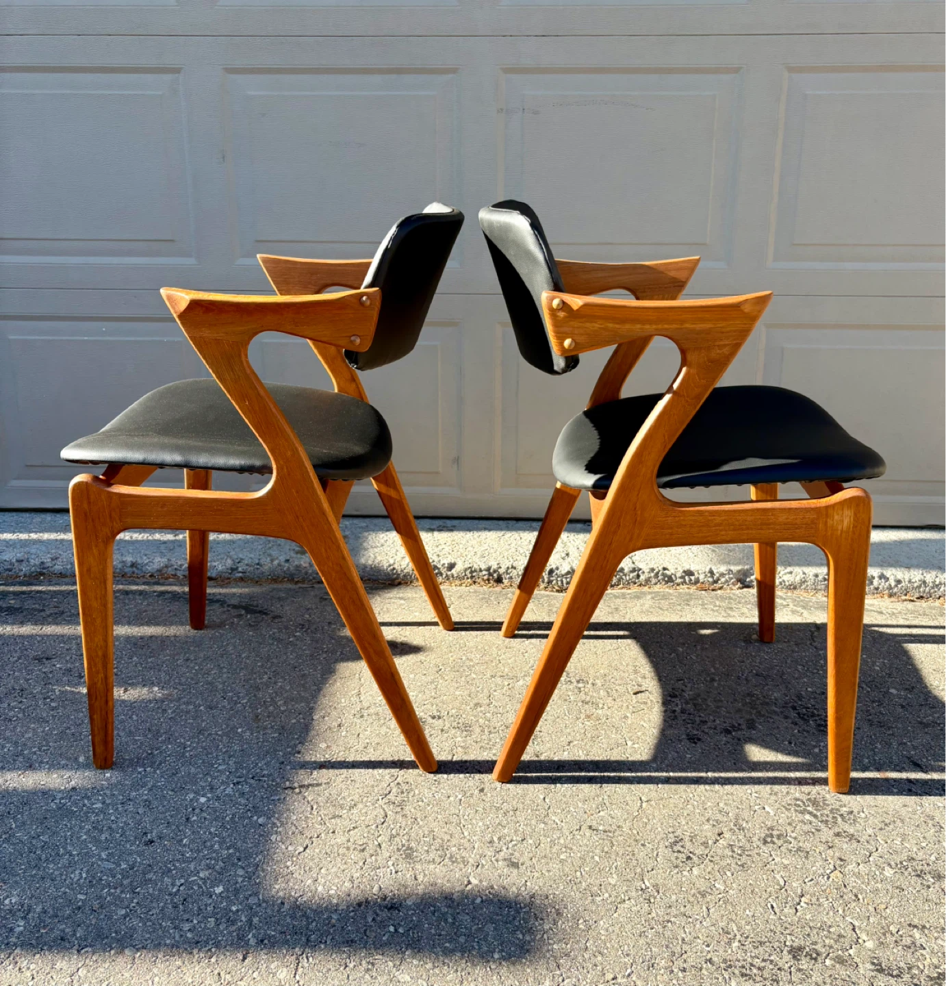 Set of 6 Mid-Century Modern Teak & Black Leather Dining Chairs - photo 3