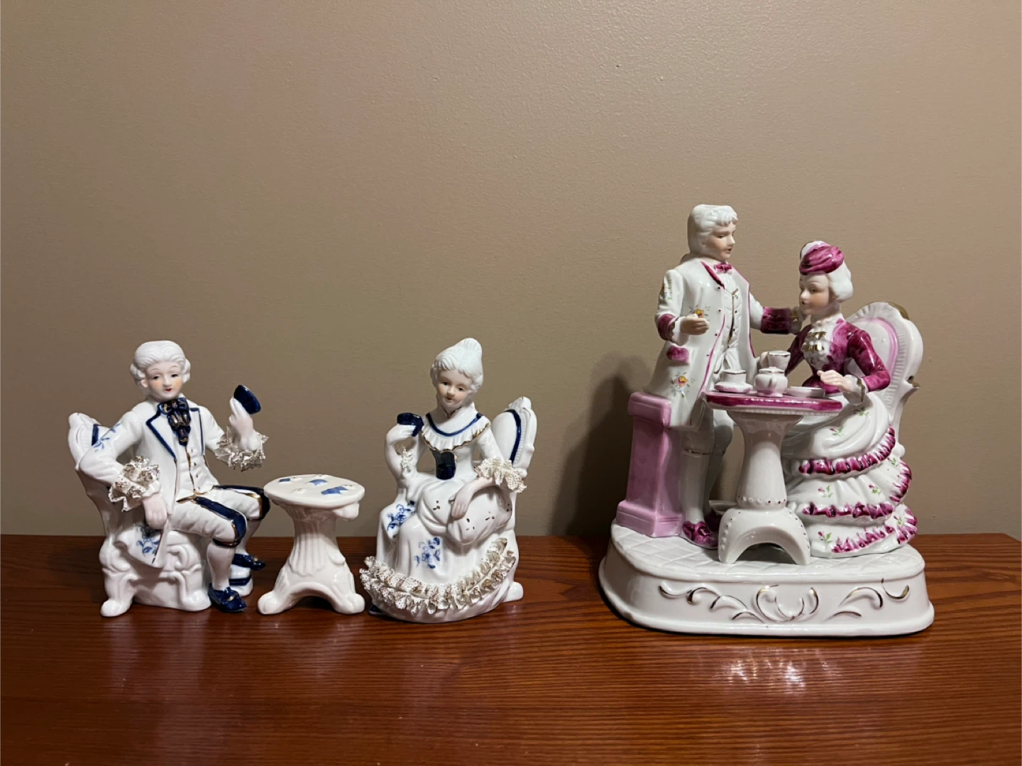 VINTAGE VICTORIAN PORCELAIN FIGURINES (Read description)