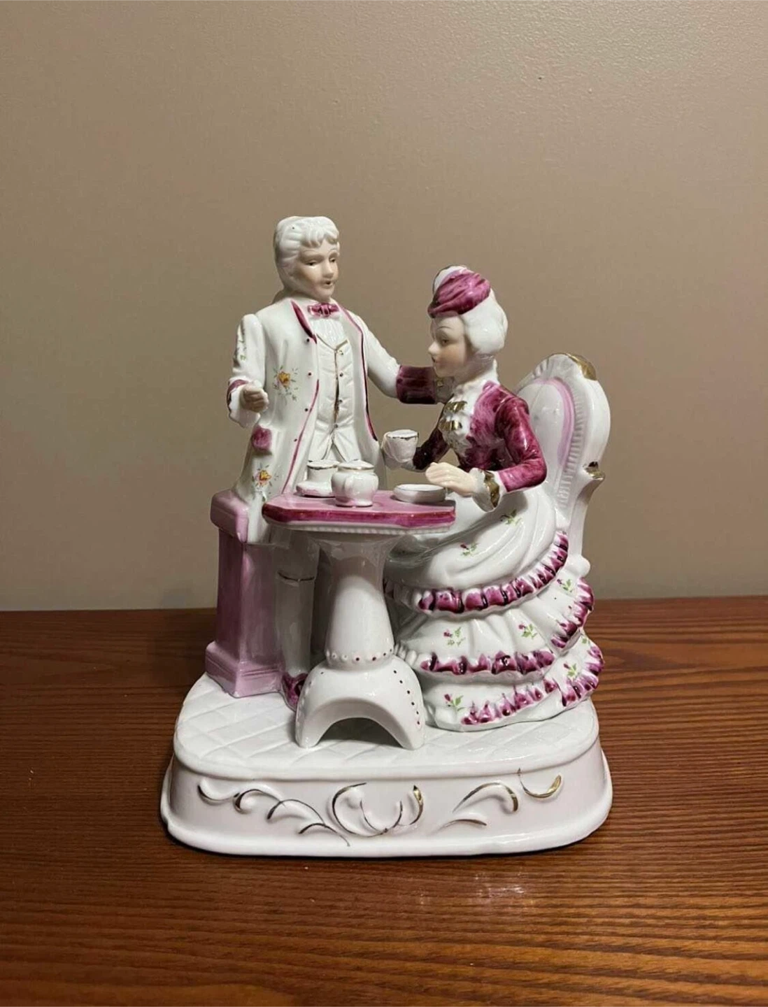 VINTAGE VICTORIAN PORCELAIN FIGURINES (Read description) - photo 3