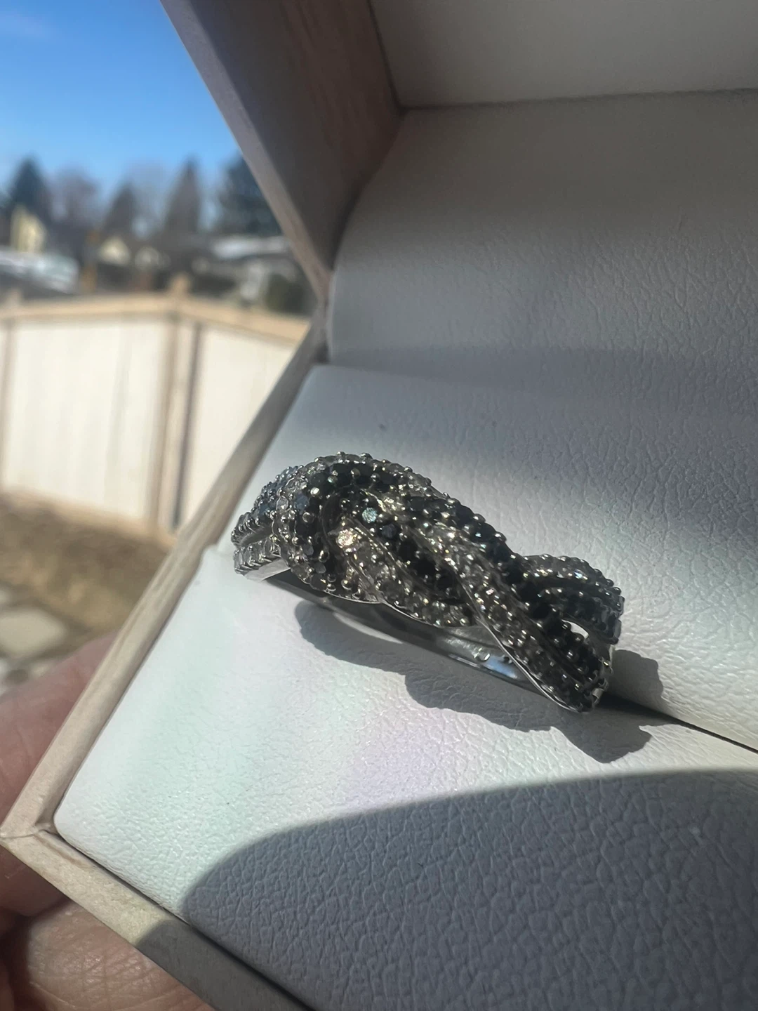 10K White Gold Diamond Ring - photo 3